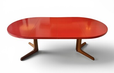 F 003 SC extendable teak dining table with lacquered red top