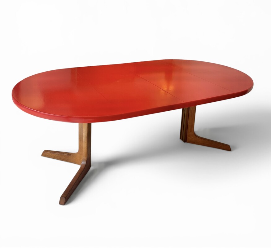 F 003 SC extendable teak dining table with lacquered red top