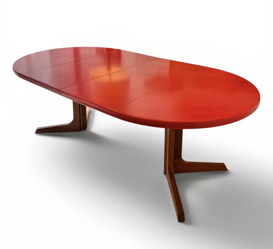 F 003 SC extendable teak dining table with lacquered red top