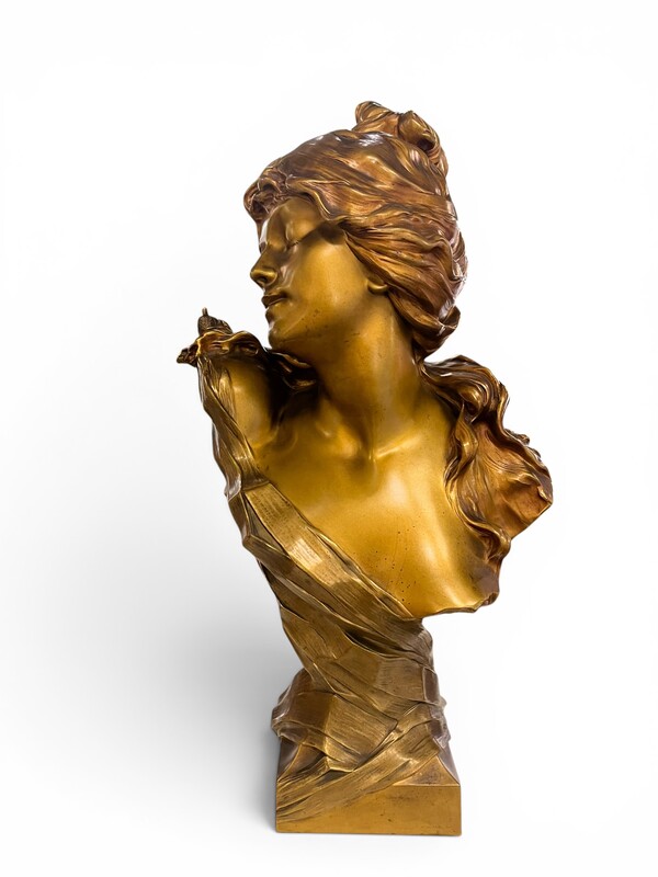 M 565 MH art nouveau bust in bronze signed Leonard, circa 1900