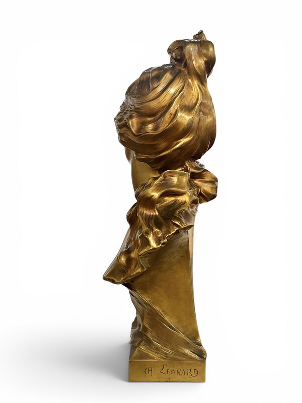 M 565 MH art nouveau bust in bronze signed Leonard, circa 1900