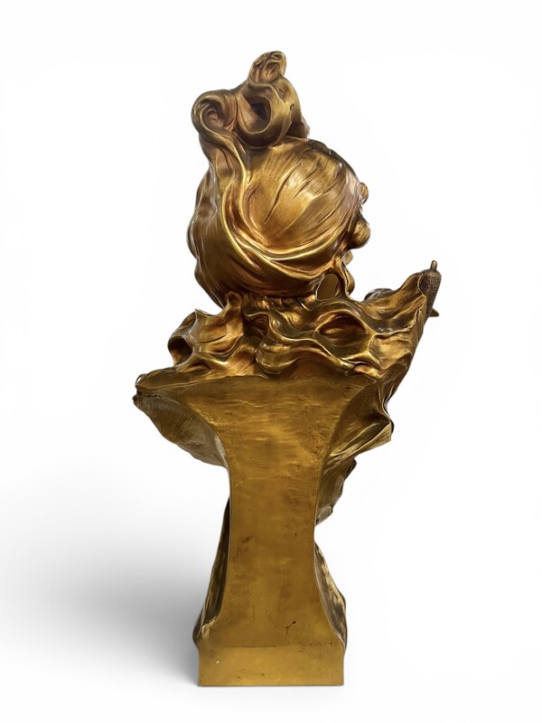 M 565 MH art nouveau bust in bronze signed Leonard, circa 1900
