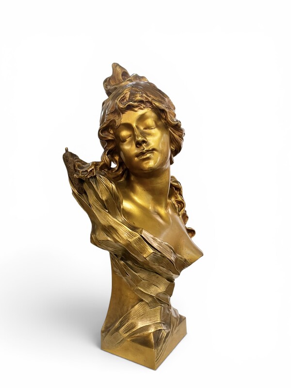 M 565 MH art nouveau bust in bronze signed Leonard, circa 1900