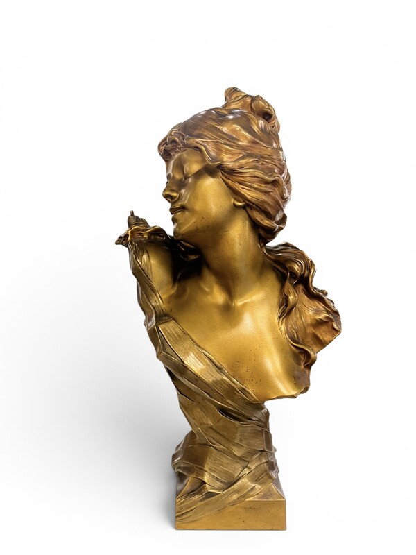 M 565 MH art nouveau bust in bronze signed Leonard, circa 1900