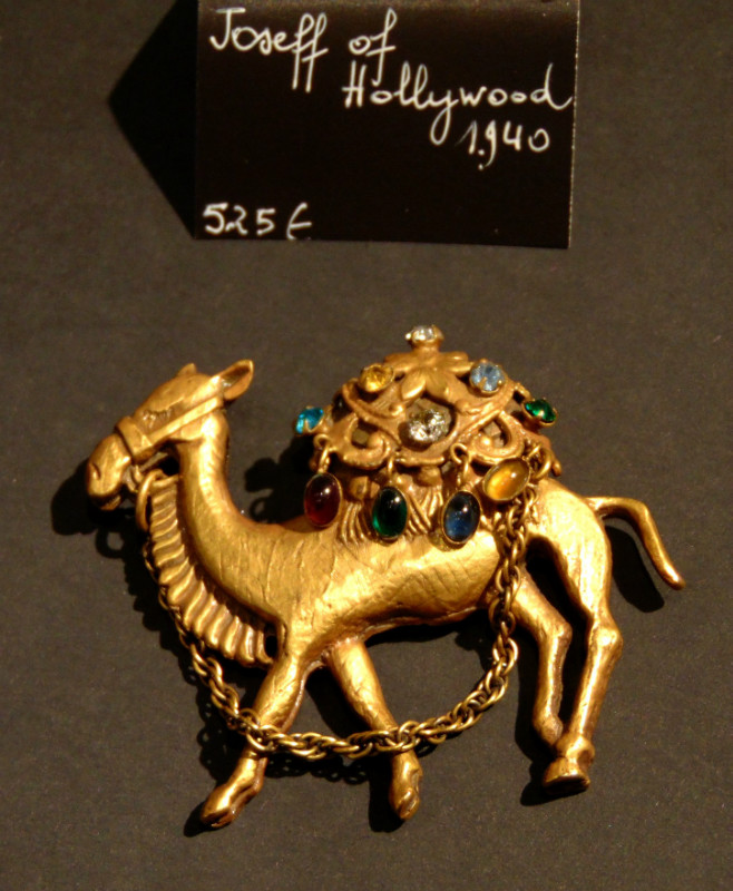 M 403 FD Rare Broche 'Joseff of Hollywood' Ca. 1940
