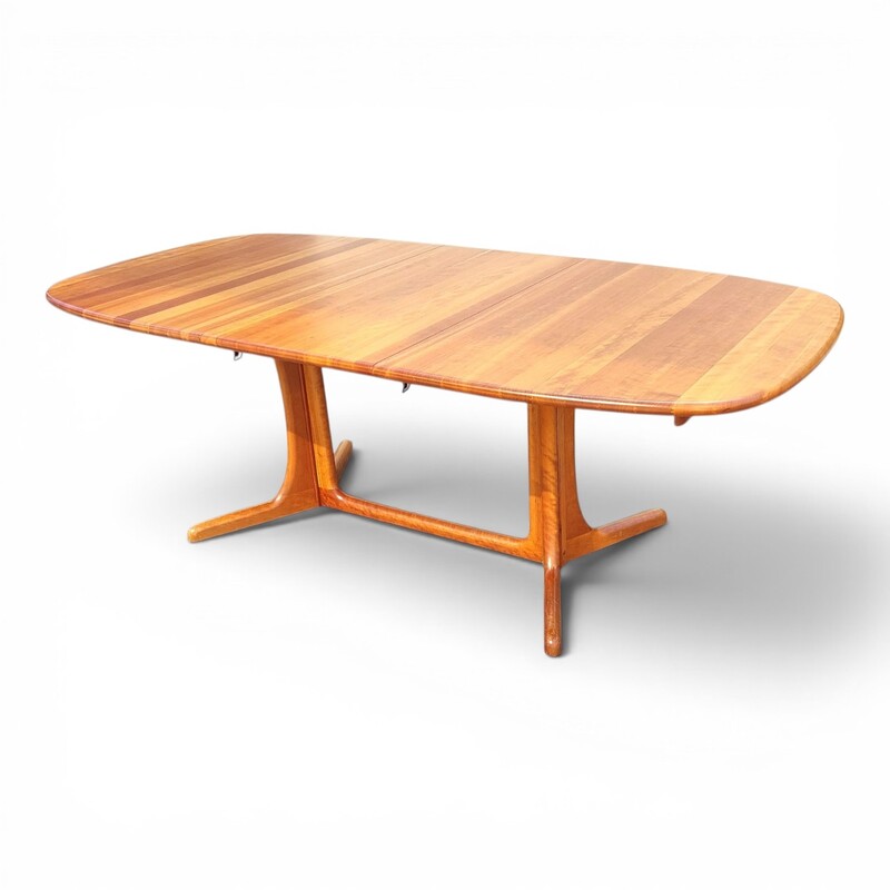 F 011 JC Solid teak extendable dining table, Scandinavia 1970s 