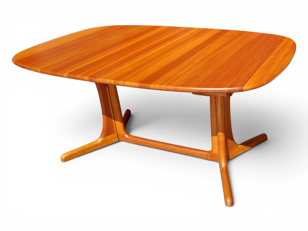 F 011 JC Solid teak extendable dining table, Scandinavia 1970s 
