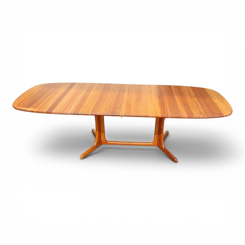 F 011 JC Solid teak extendable dining table, Scandinavia 1970s 