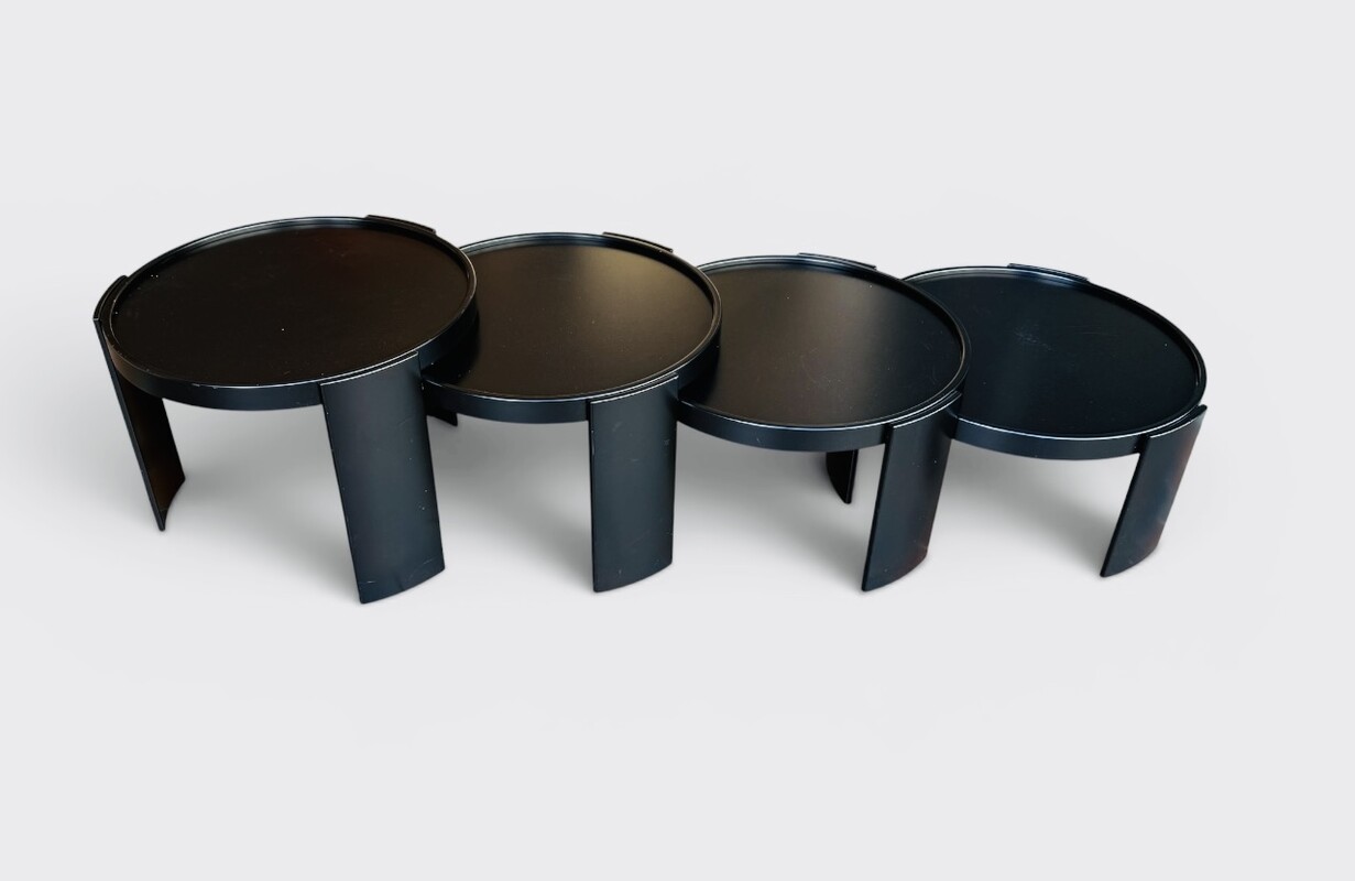 F 028 AG set 4 side table by G. Frattini for Cassina black or white