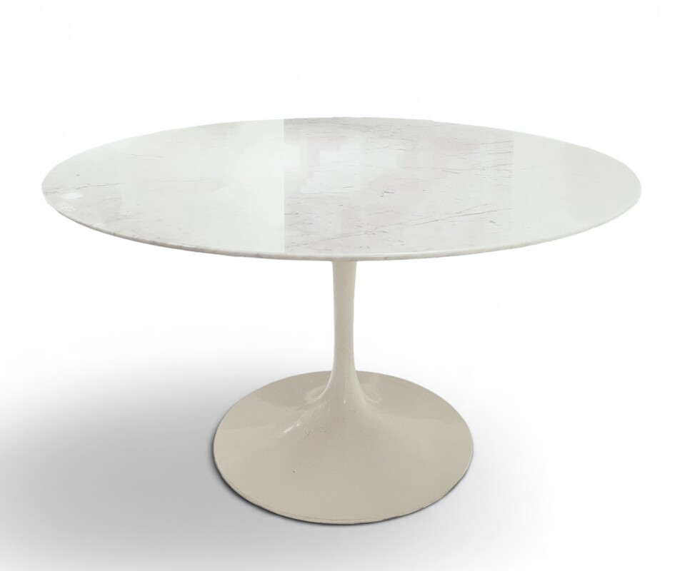 F 029 AV round marble tulip table by Eero Saarinen, Knoll edition