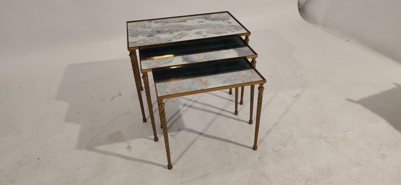 F 041 YO Brass Nesting table and oxyde mirror