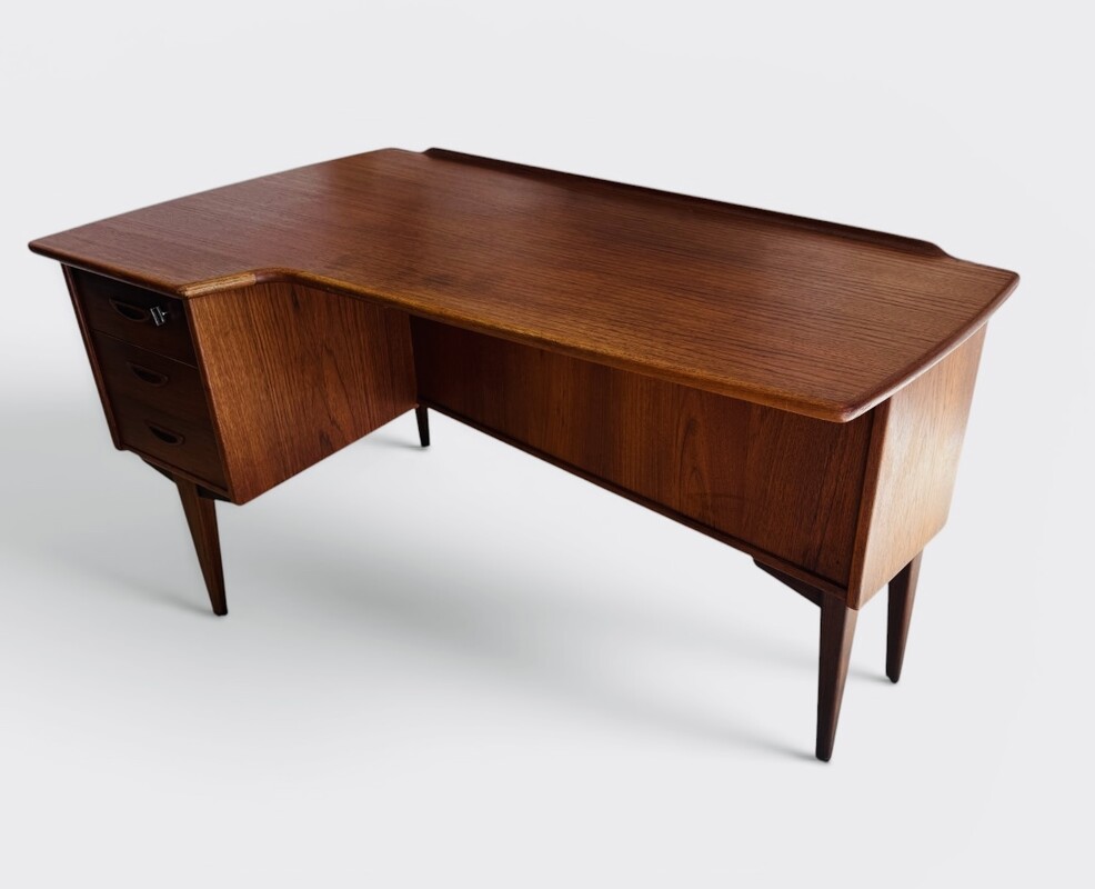 F 046 AG Teak boomerang desk by Goran Strand