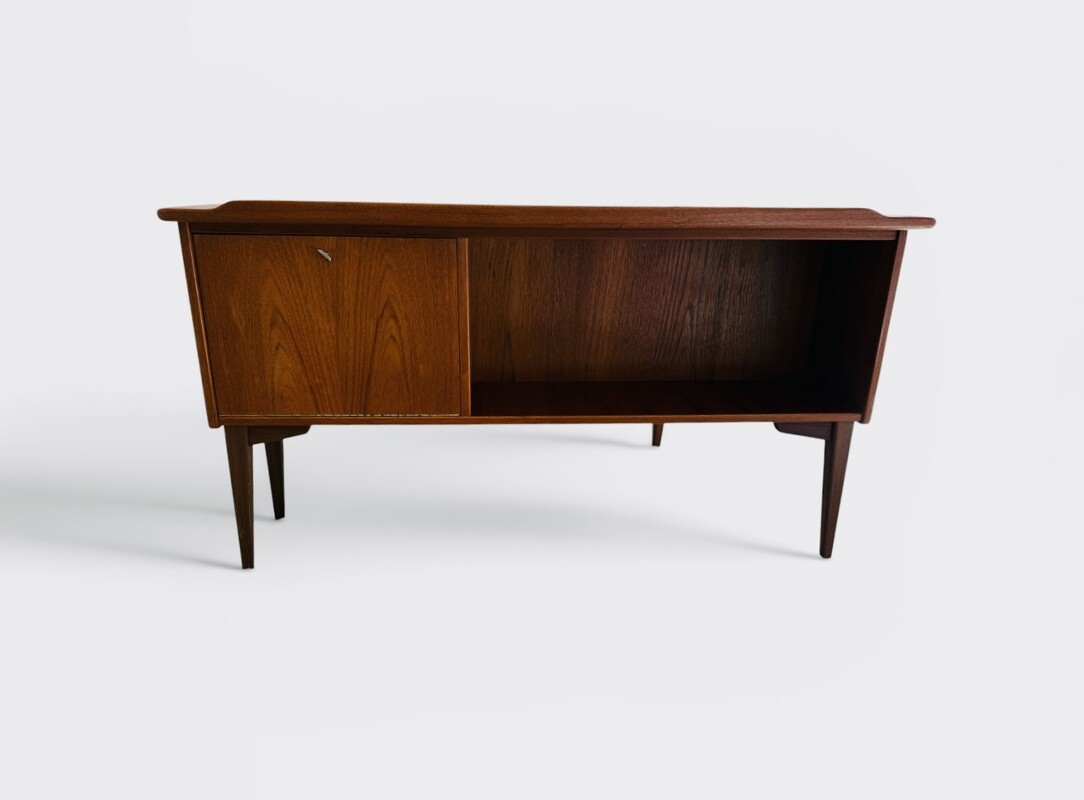 F 046 AG Teak boomerang desk by Goran Strand