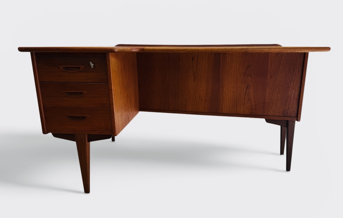 F 046 AG Teak boomerang desk by Goran Strand