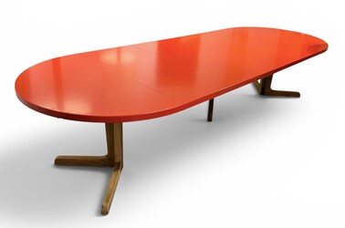 F 046 SC large extendable teak dining table with red lacquered top
