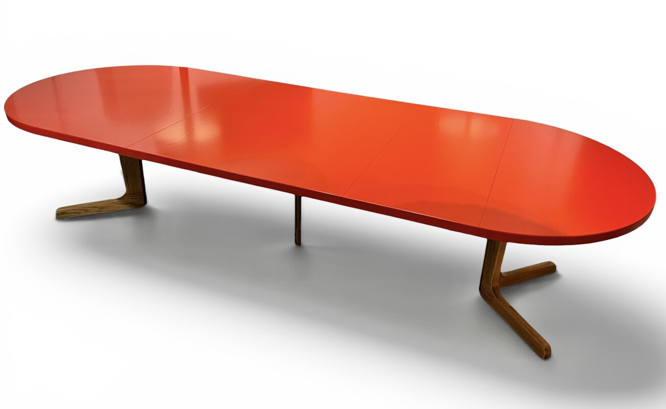 F 046 SC large extendable teak dining table with red lacquered top