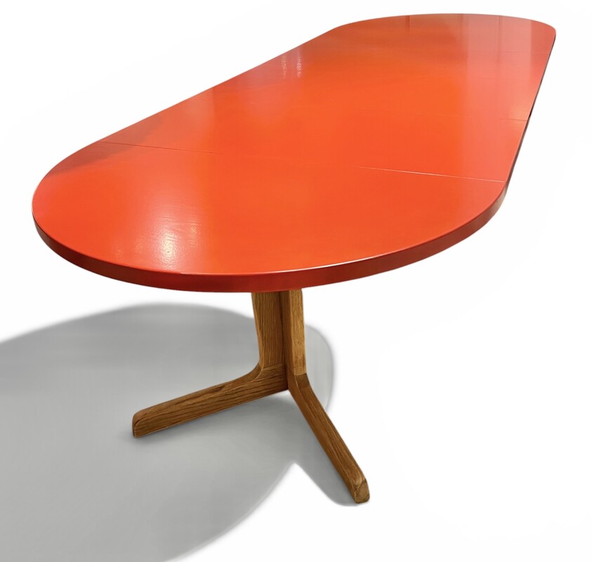 F 046 SC large extendable teak dining table with red lacquered top