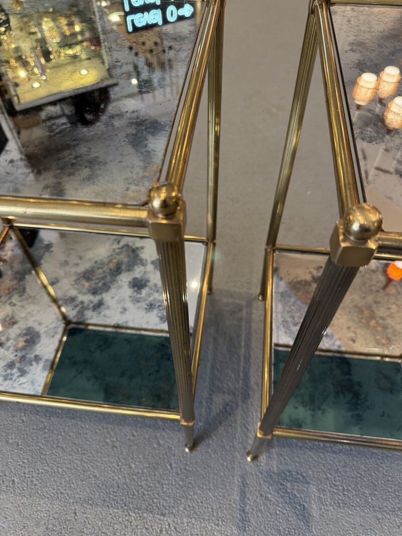 F 047 AG pair of brass side table with oxyde mirror