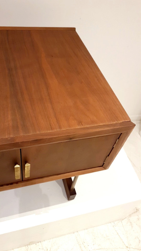 F 114 Apo Sofa end table by Russel Woodard. Wallnut andbrass. Usa 1950