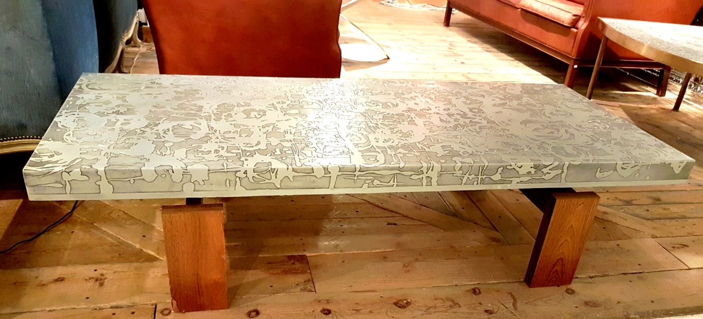 F 196 SC Coffee table in wood and engraved metal Ca 1970