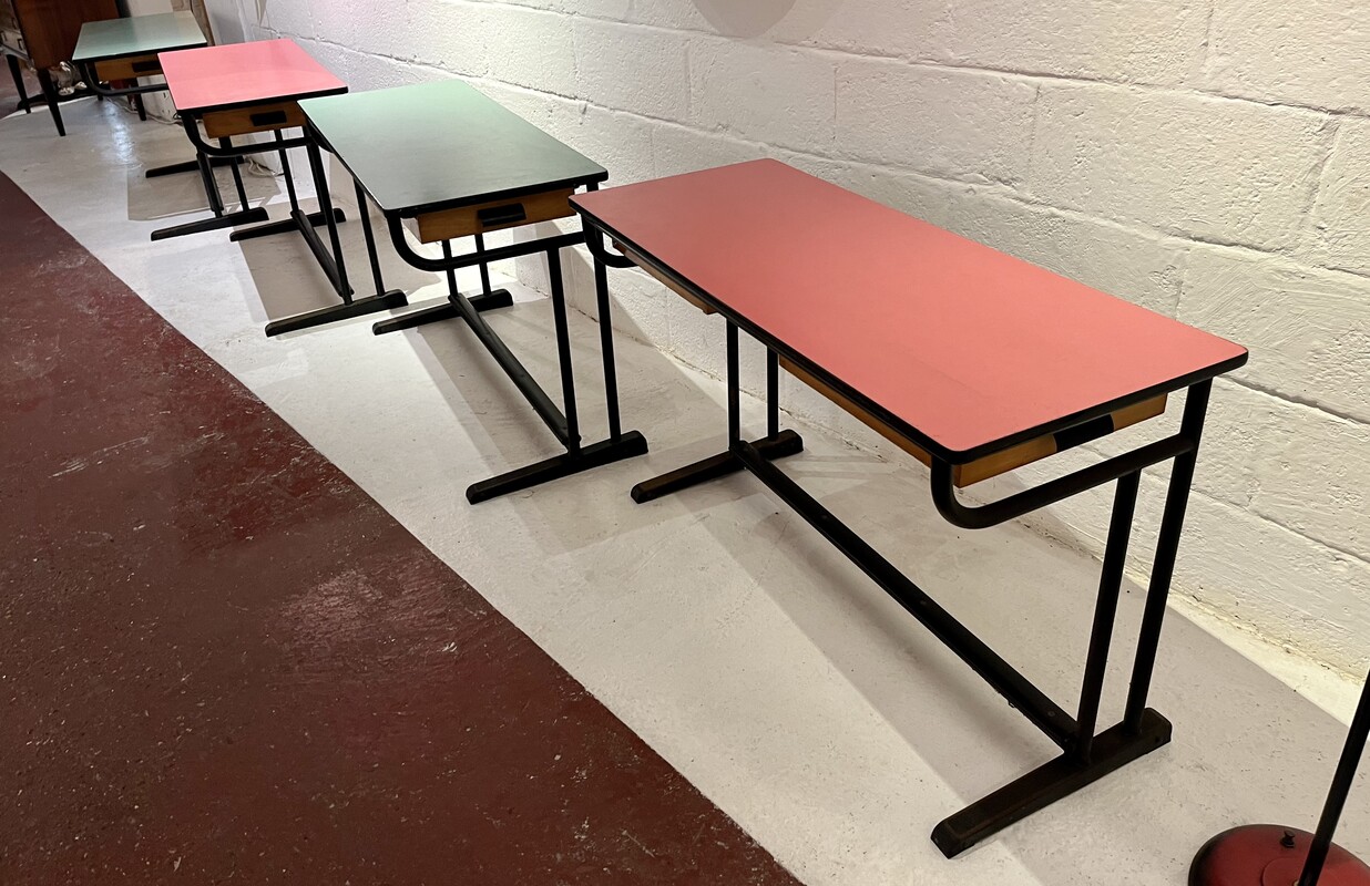 F 365 CW red or green formica desk