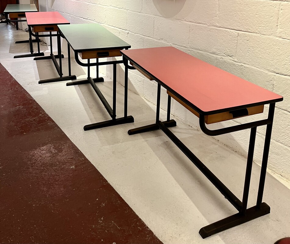 F 365 CW red or green formica desk