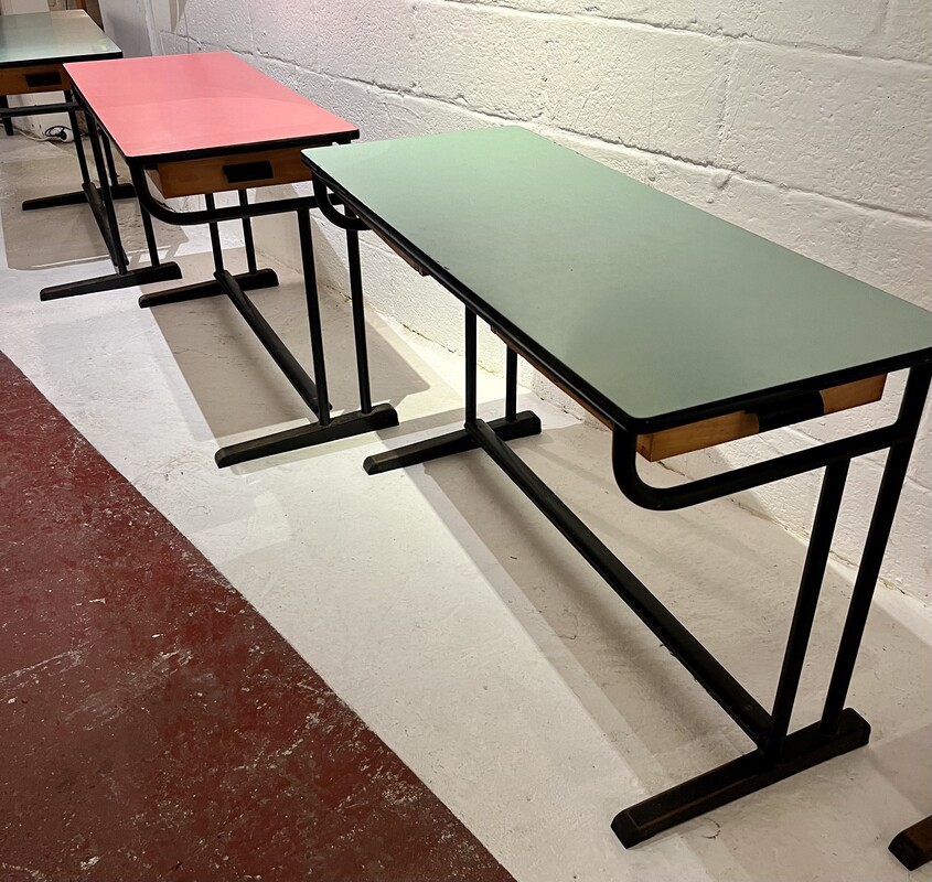 F 365 CW red or green formica desk