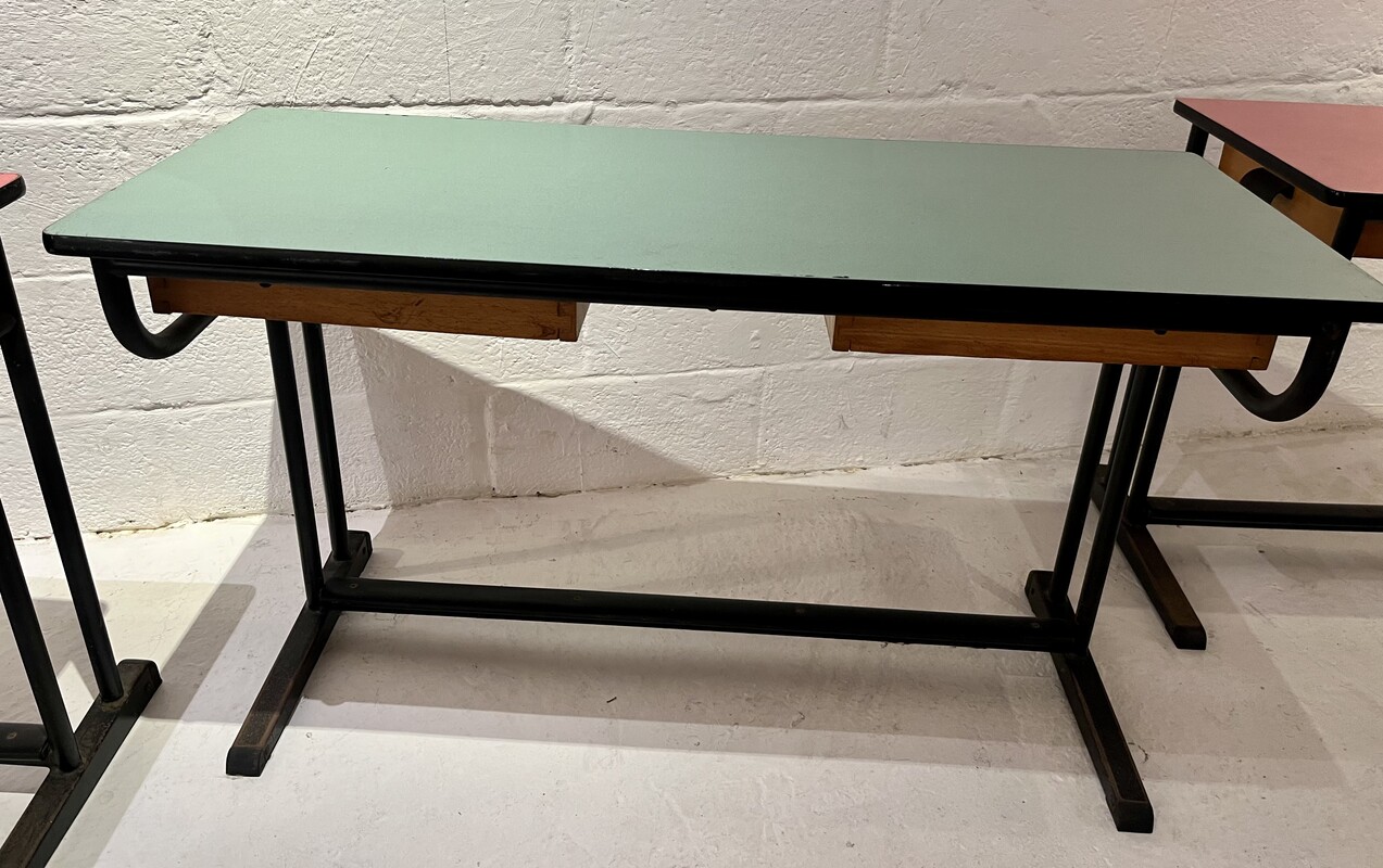 F 365 CW red or green formica desk