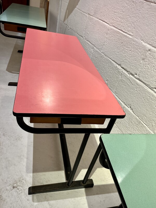 F 365 CW red or green formica desk