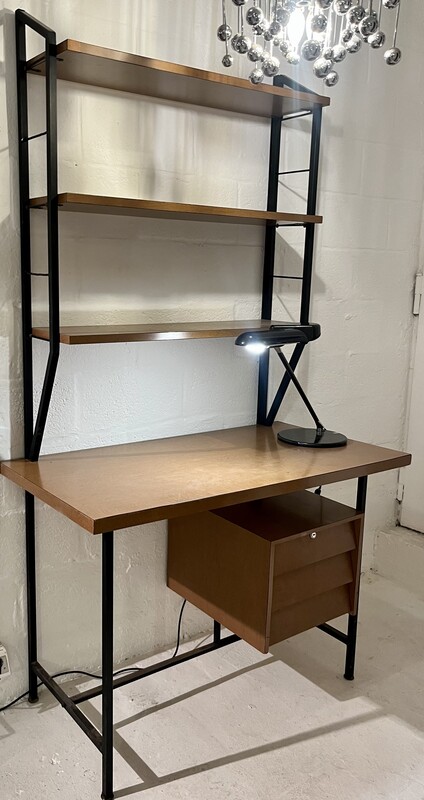 F 366 CW vintage desk with mural shelf