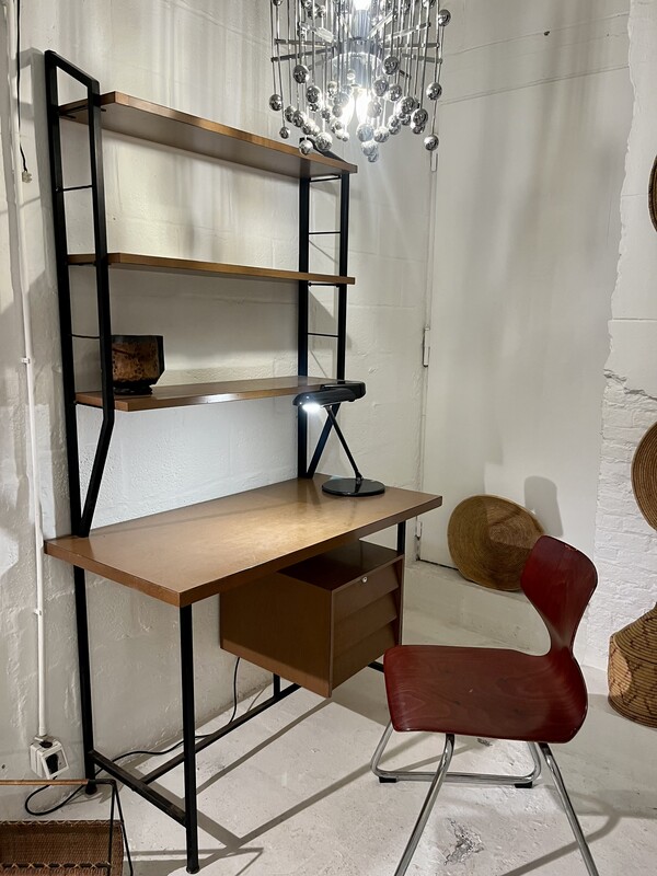 F 366 CW vintage desk with mural shelf