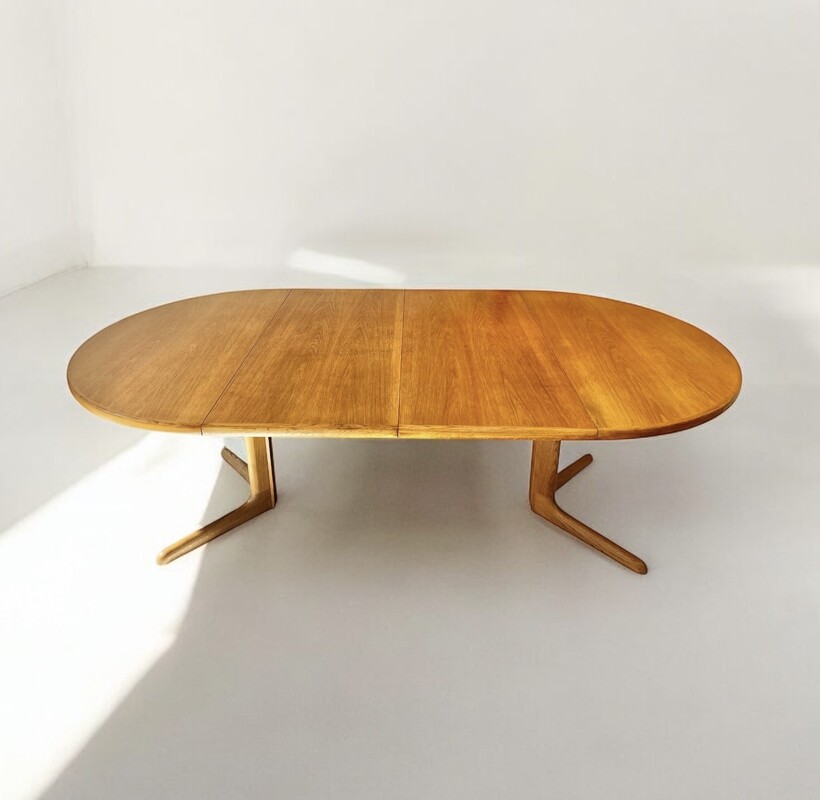 F 402 SC round - ovale extendable oak dining table, 1970’s