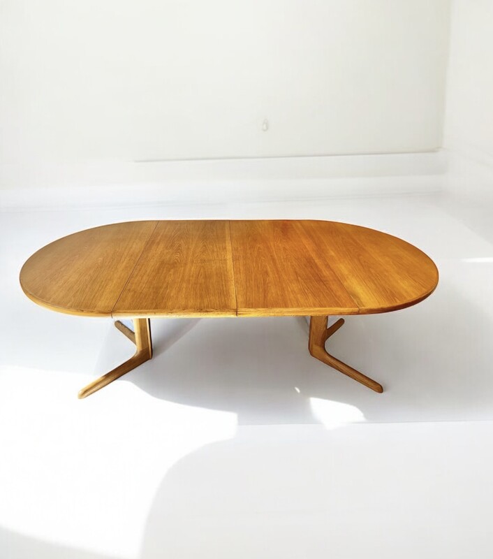 F 402 SC round - ovale extendable oak dining table, 1970’s
