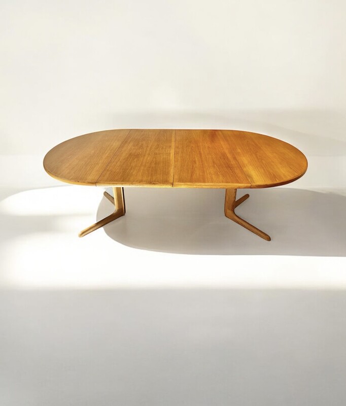 F 402 SC round - ovale extendable oak dining table, 1970’s