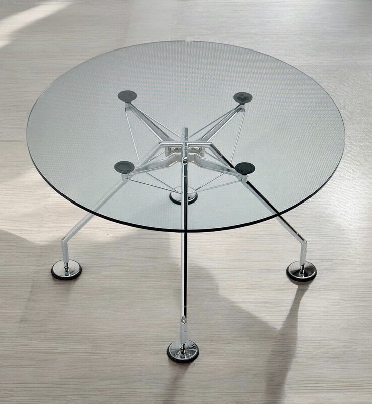 F 412 APO round Nomos table by Norman Foster 