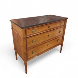 F 418 JD/RC 18th century chest of drawers 