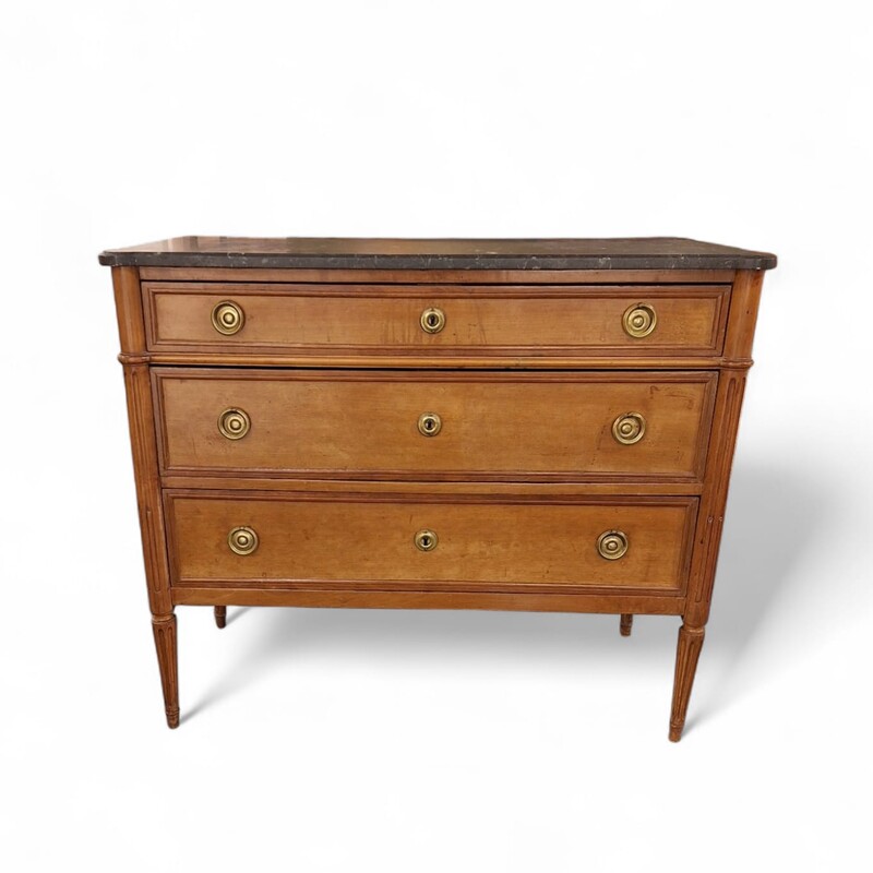 F 418 JD/RC 18th century chest of drawers 