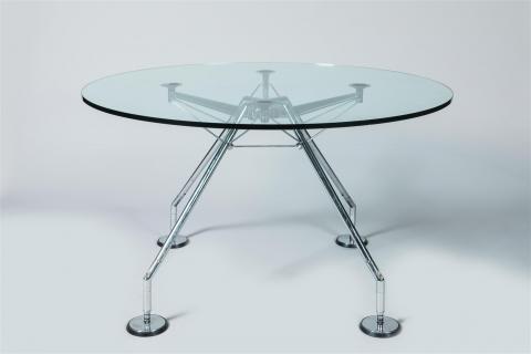 F 423 YD round dining table by Norman Foster, model « Nomos »  for Tecno 