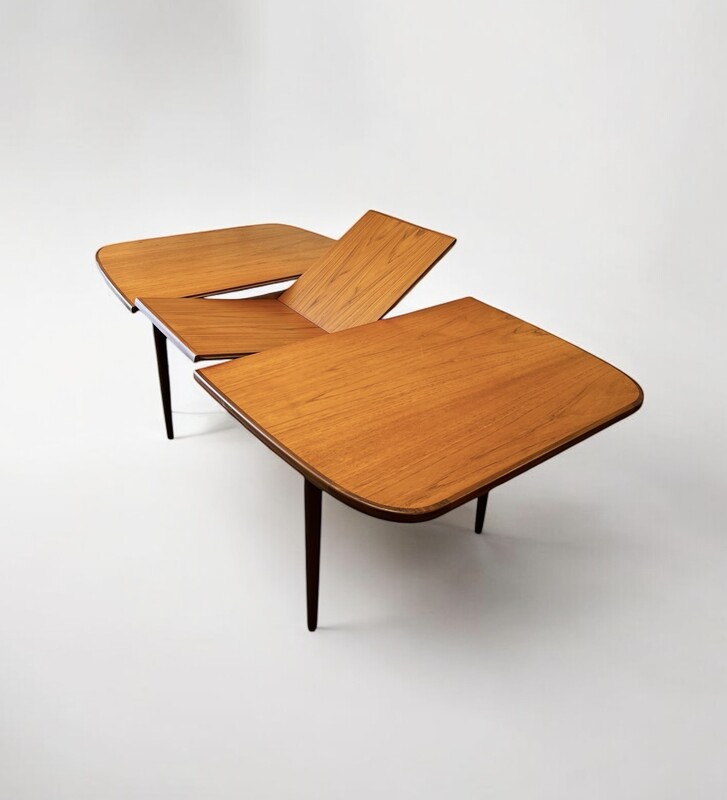 F 424 APO extendable teak dining table 