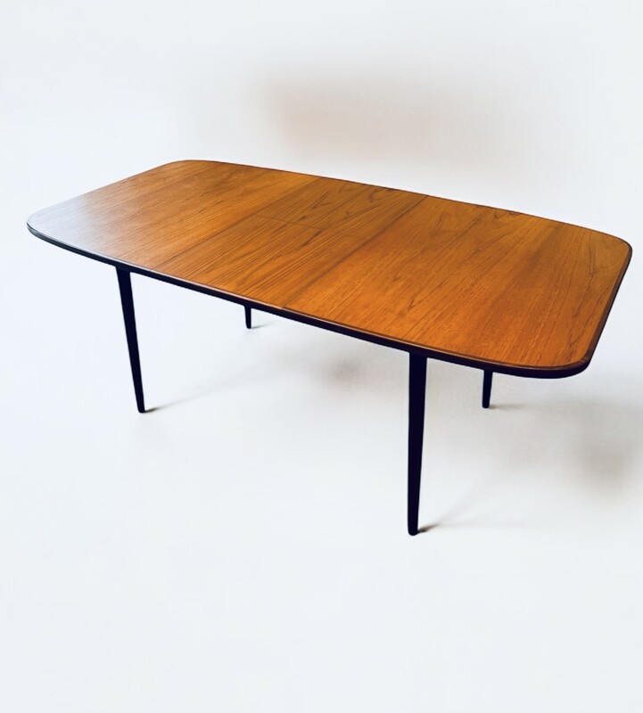 F 424 APO extendable teak dining table 