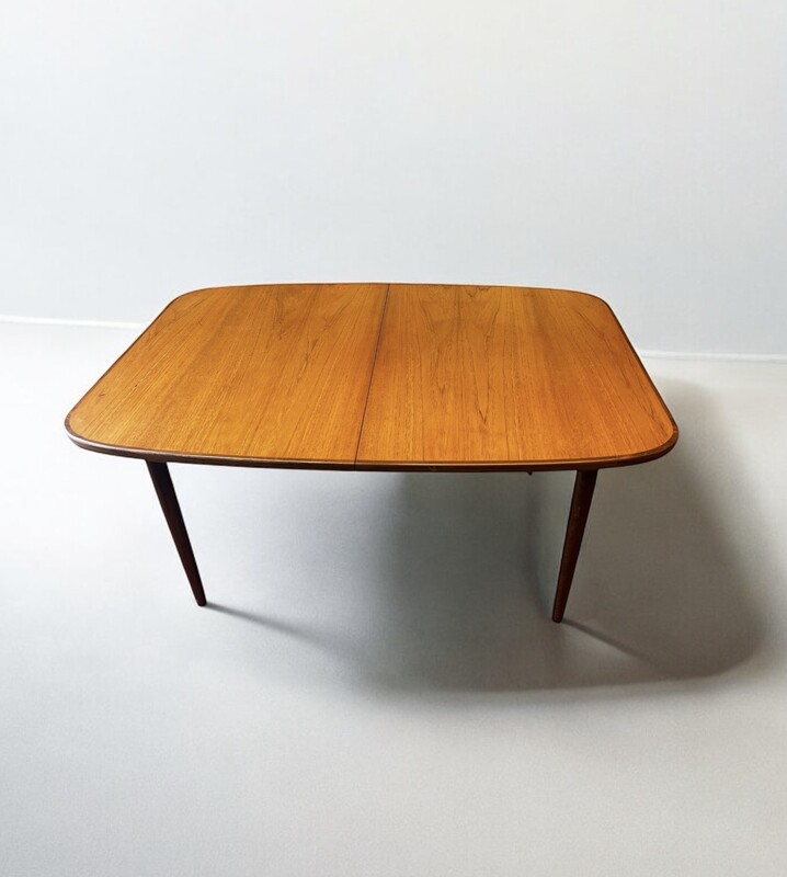 F 424 APO extendable teak dining table 