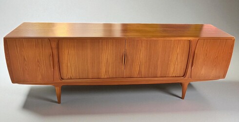 F 426 FL vintage sideboard by Johannes Andersen. 1960s