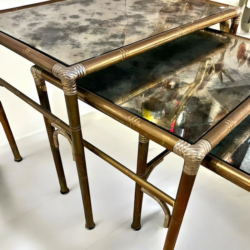 F 429 RR set of 3 nesting tables