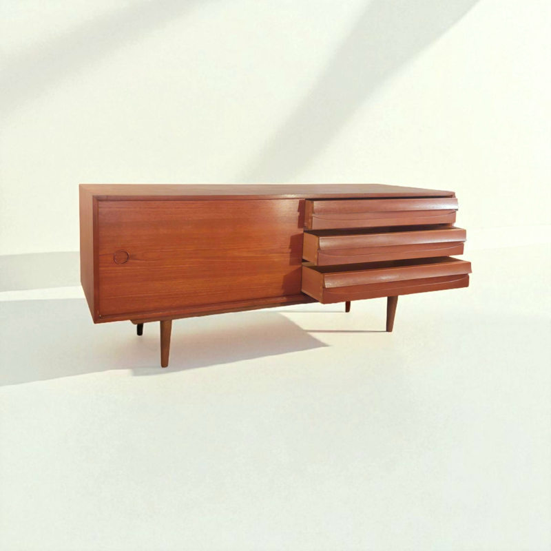F 432 JC Scandinavian Teak lowboard 1960s 