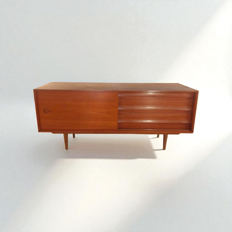 F 432 JC Scandinavian Teak lowboard 1960s 