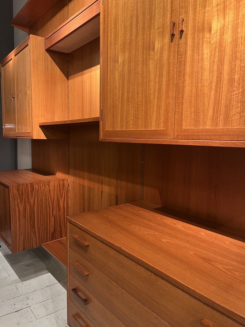 F 440 FL wall unit system by Kai Kristiansen