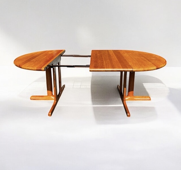 F 444 JC rond - ovale extendable teak dining table, Denmark 