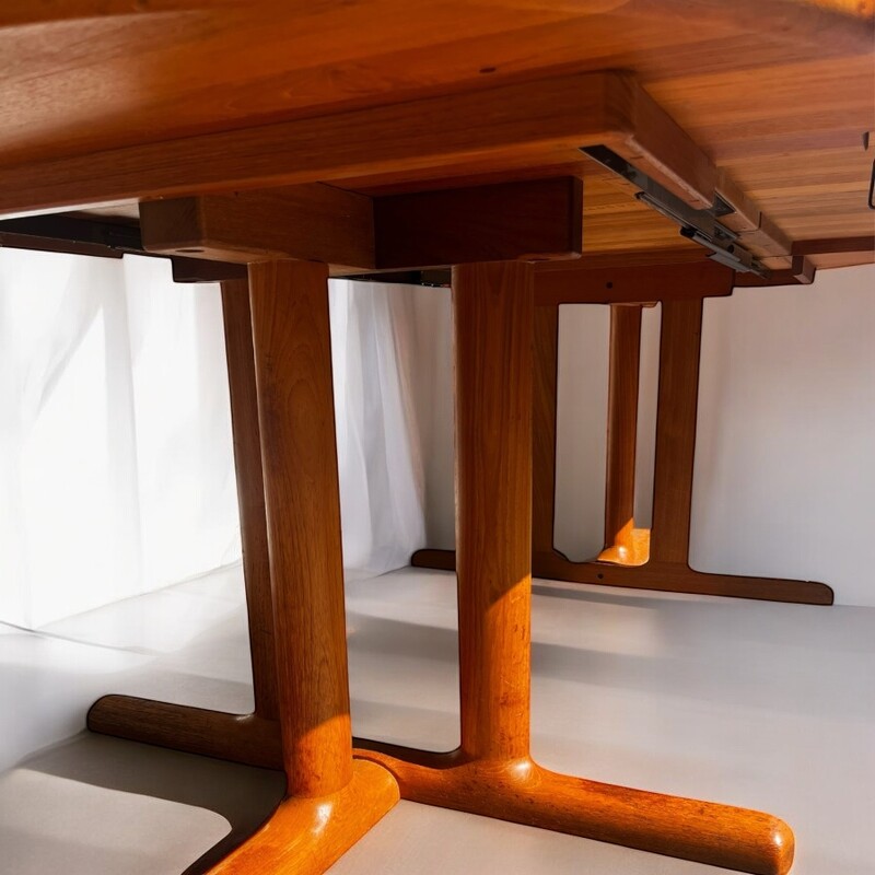 F 444 JC rond - ovale extendable teak dining table, Denmark 