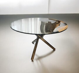 F 448 YD round tripod table, 1970’s