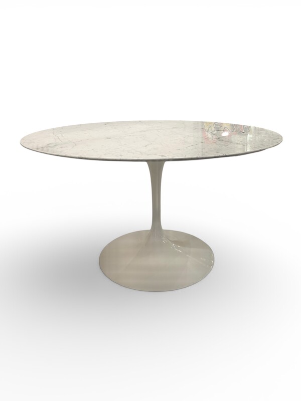 F 453 APO round marble tulip dining table by Eero Saarinen for Knoll 